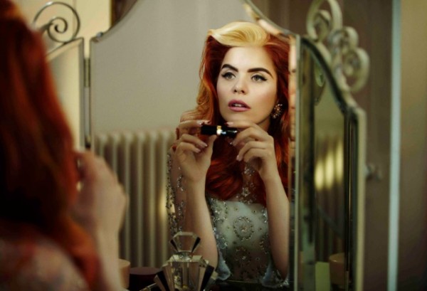 New Paloma Faith video for'Picking Up The Pieces'